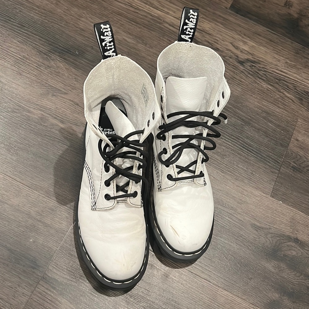 Black and white Docs